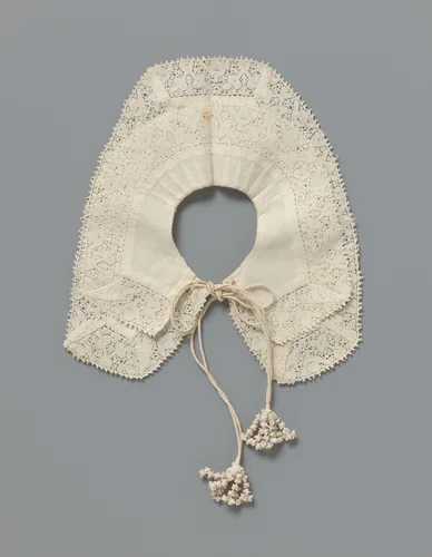 Kraag, dubbel, van fijn linnen. Onderkraag groter en veelhoekig. Bovenkraag met plooien. Afgezet met kloskant by anonymous, other, 1650-1675