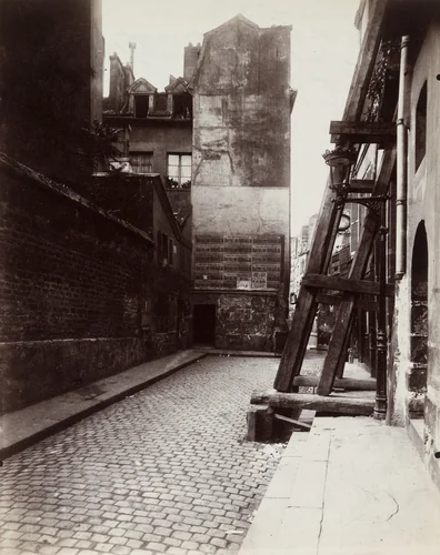 3 rue des Prêtres-Saint-Séverin by Eugène Atget, photograph, 1912