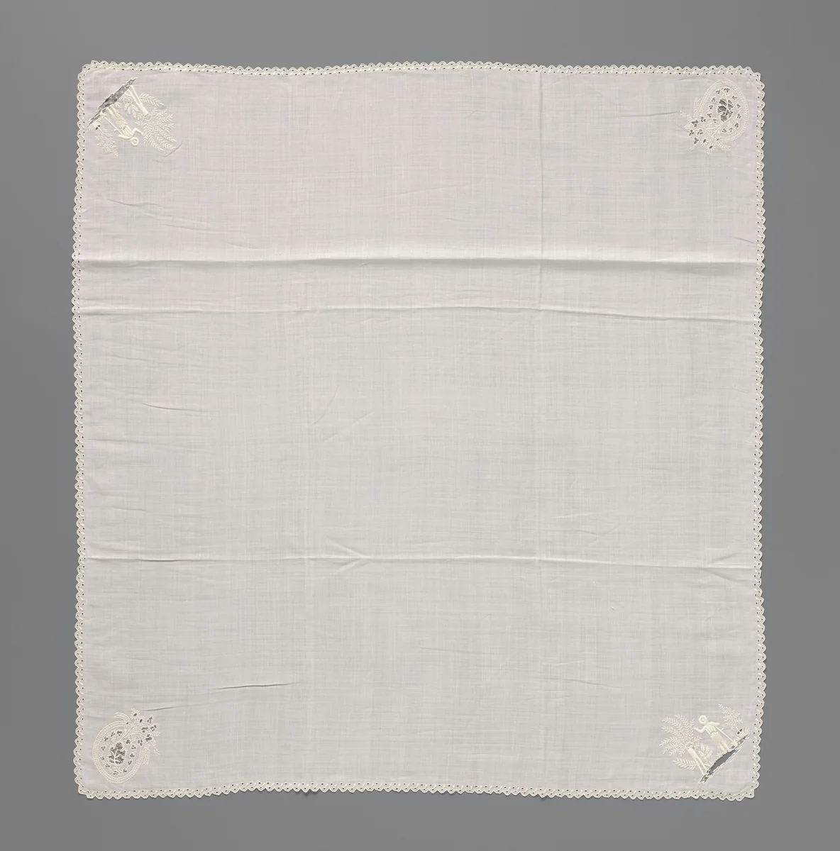 Zakdoek met borduurwerk met een tuinman en een boeketje dat uit een ovaal steekt met naaldkantsteken in opengewerkte delen by anonymous, textile, 1835-1840