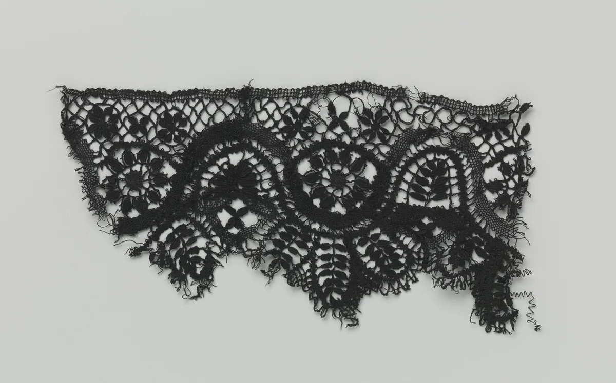 Strook kloskant met diepe golflijn by anonymous, other, 1880-1899