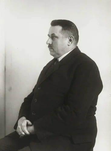 Retailer by August Sander, photograph, 1925