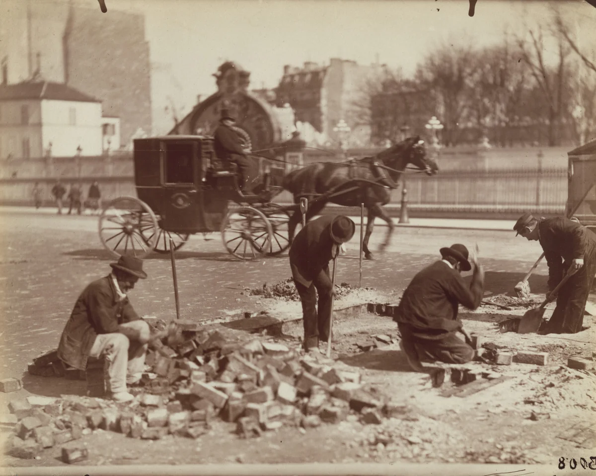 Paveurs by Eugène Atget, photograph, 1898
