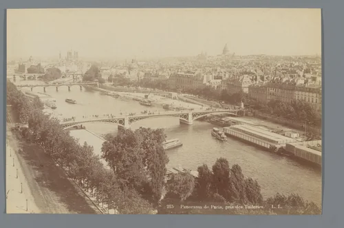 Gezicht op Parijs en de Seine vanaf de Tuilerieën by anonymous, photograph, 1872-1895