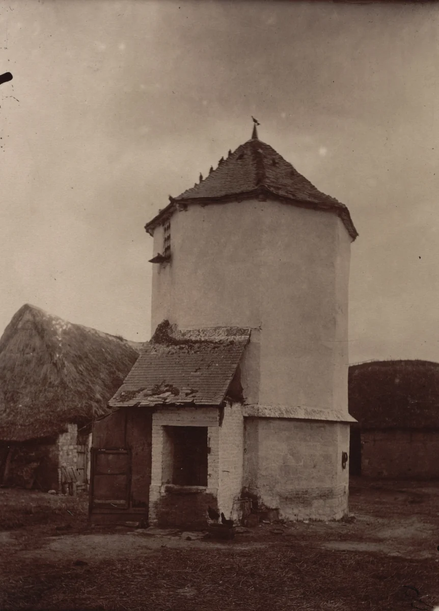 Ferme, Abbeville by Eugène Atget, photograph, 1898
