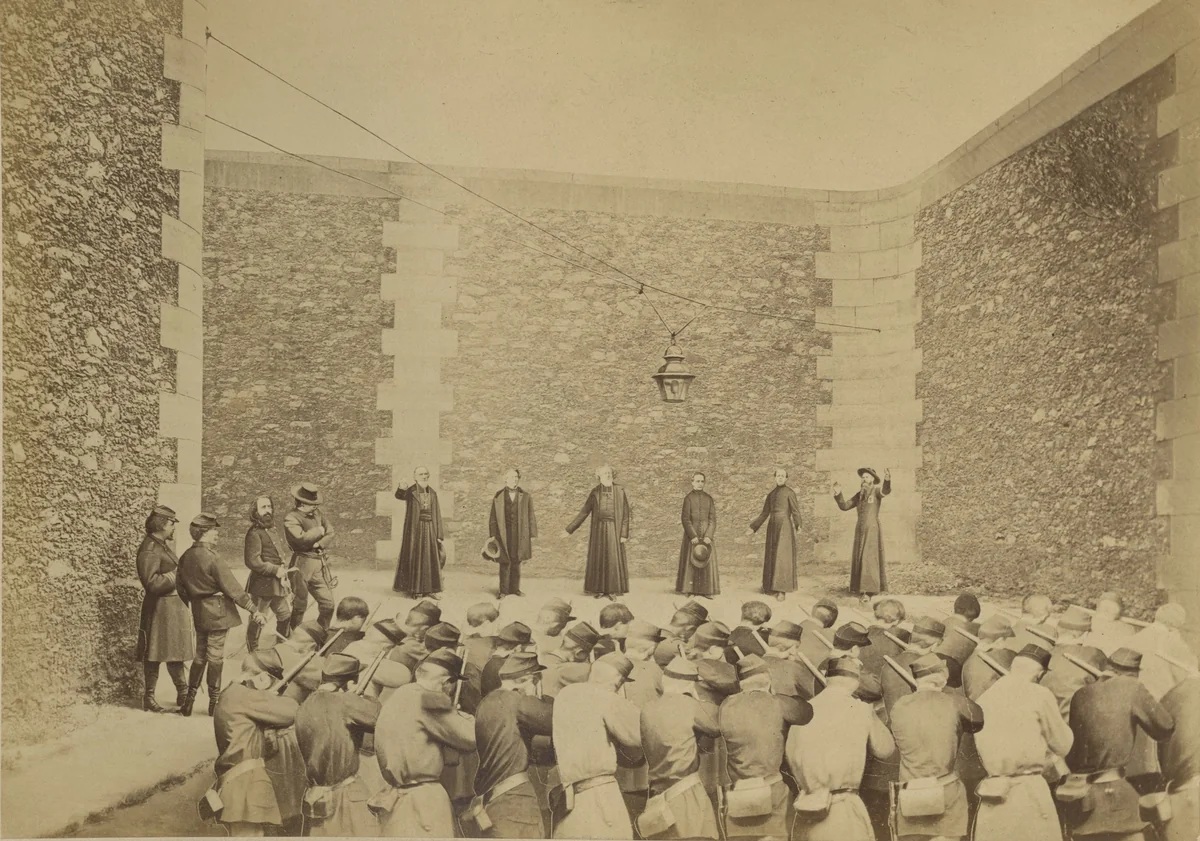 Exécution des otages, prison de la Roquette, le 24 mai 1871 by Ernest Eugène Appert, photograph, 1870-1871