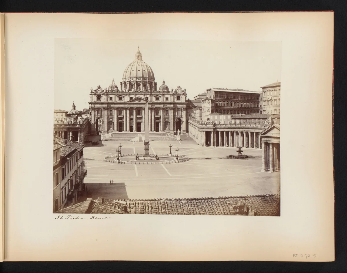 Gezicht op het Pietersplein en de Sint Pieter te Rome, Italië by anonymous, book, 1870-1890