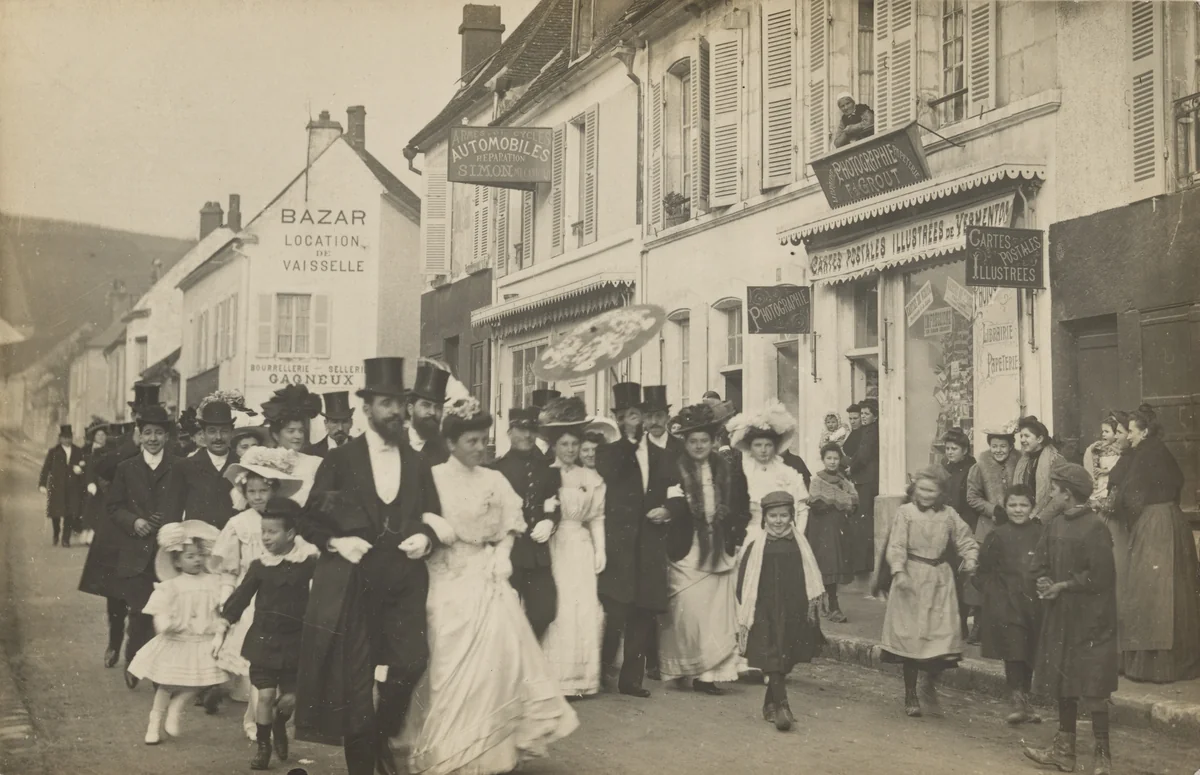 Carte photo de mariés passant, Blois by Unidentified Photographer, photograph, 1910