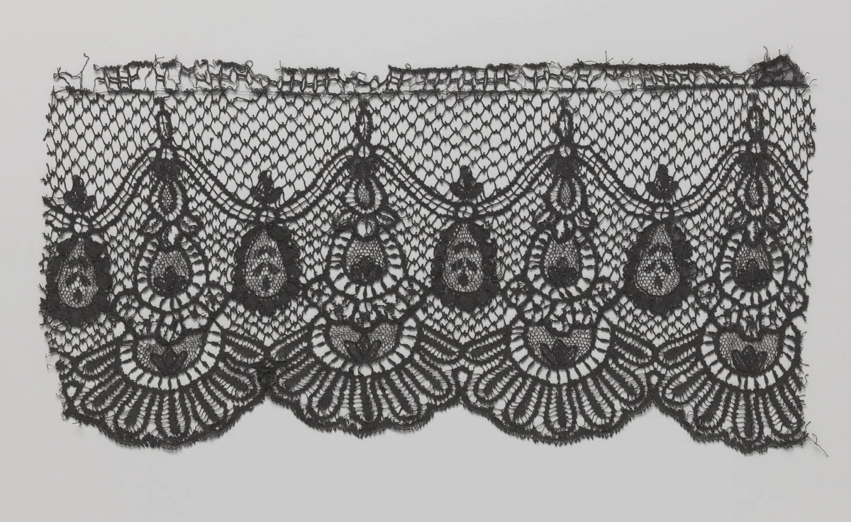 Strook zwarte kloskant met druppelvormige oorhangermotieven by anonymous, other, 1850-1874