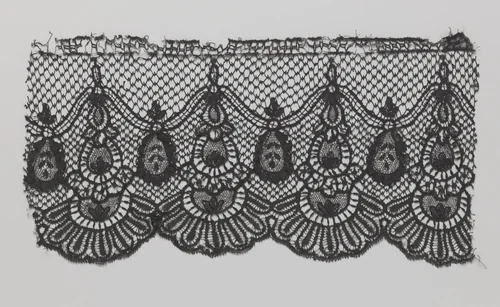Strook zwarte kloskant met druppelvormige oorhangermotieven by anonymous, other, 1850-1874