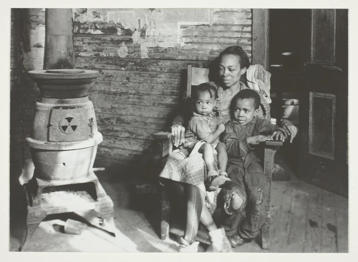 Untitled, from the series "Southern Negroes" by Lewis Wickes Hine, photograph, 1915-1925