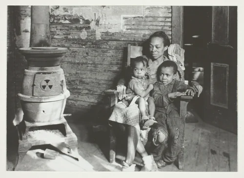 Untitled, from the series "Southern Negroes" by Lewis Wickes Hine, photograph, 1915-1925