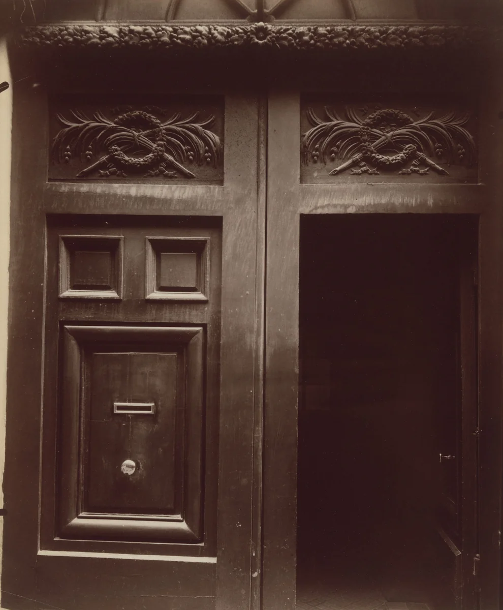 Porte, 7 rue Mazarine by Eugène Atget, photograph, 1911