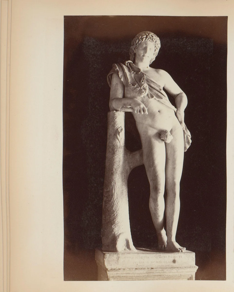 Sculptuur van de rustende satyr in de Capitolijnse Musea te Rome, Italië by anonymous, book, 1870-1890