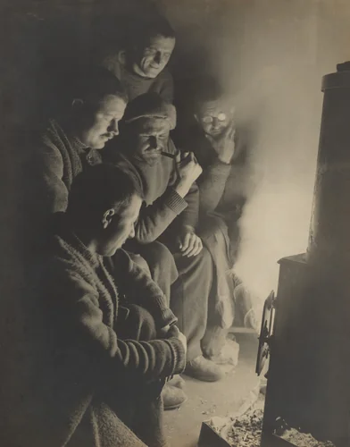 The night watchman spins a yarn by Frank Hurley, photograph, 1915