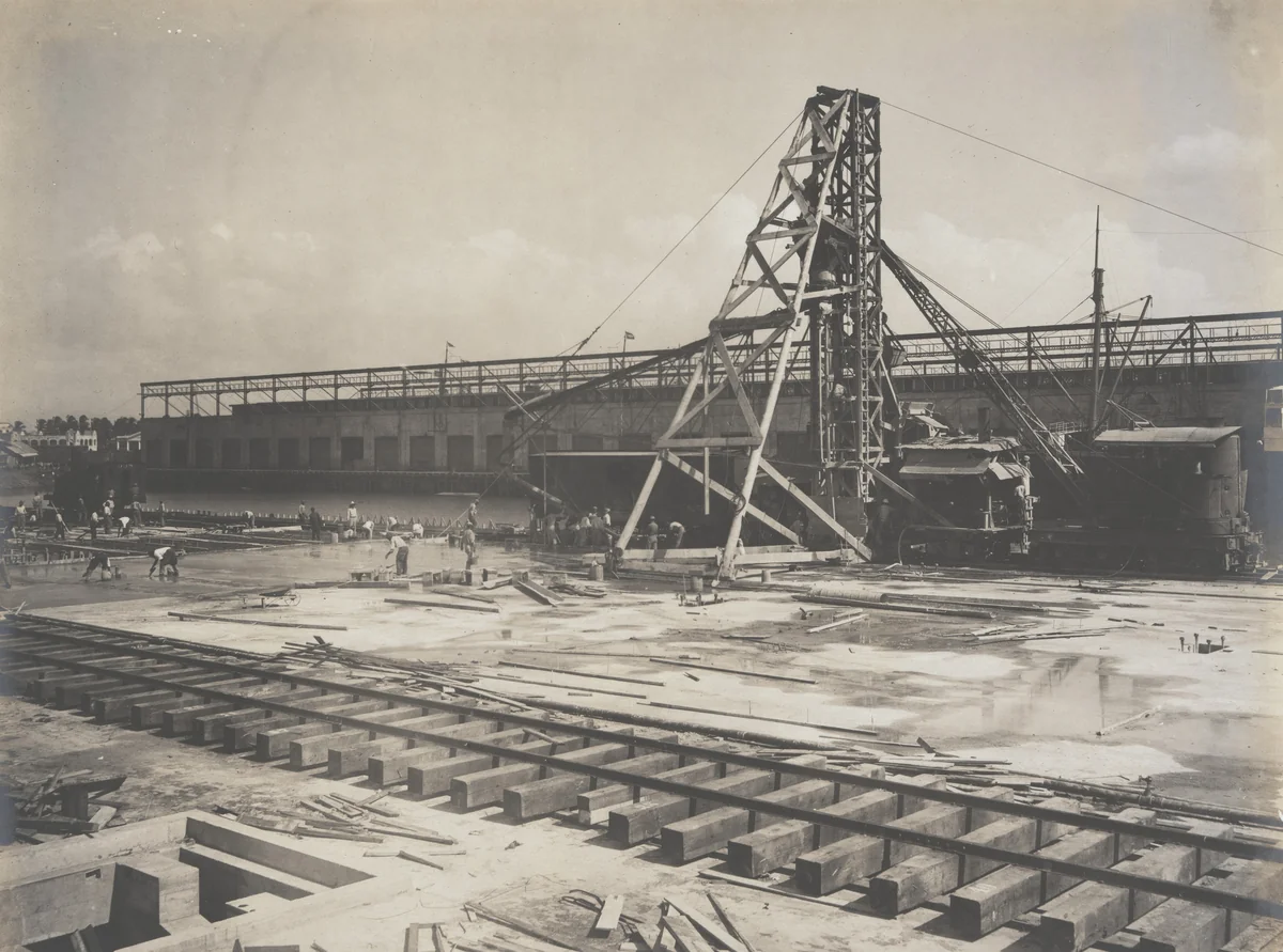 New docks P.R.R. Cristobal Terminals, Pier No. 7. Finishing floor slab by Unidentified Photographer, photograph, 1916