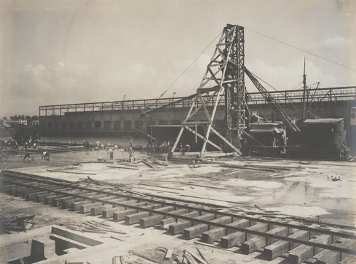 New docks P.R.R. Cristobal Terminals, Pier No. 7. Finishing floor slab by Unidentified Photographer, photograph, 1916