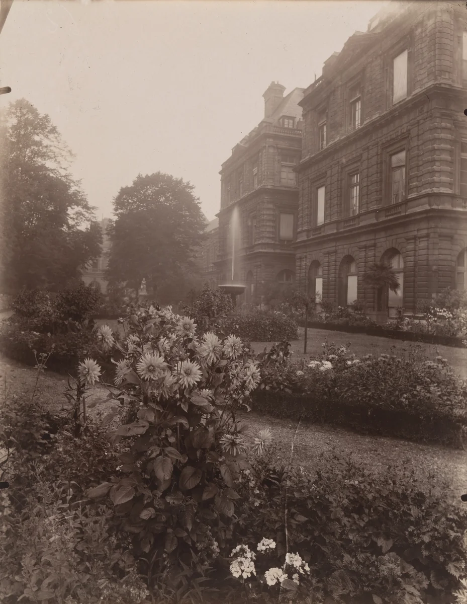 Luxembourg by Eugène Atget, photograph, 1925