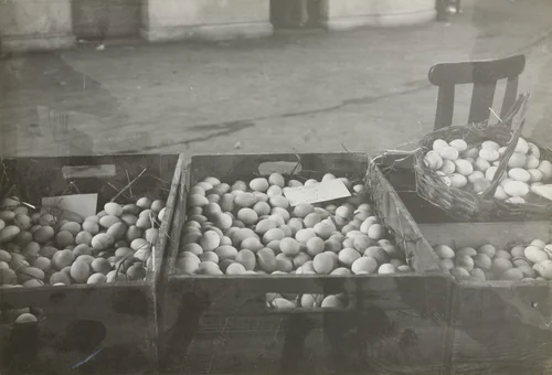 Eggs by Mario Gabinio, photograph, 1936