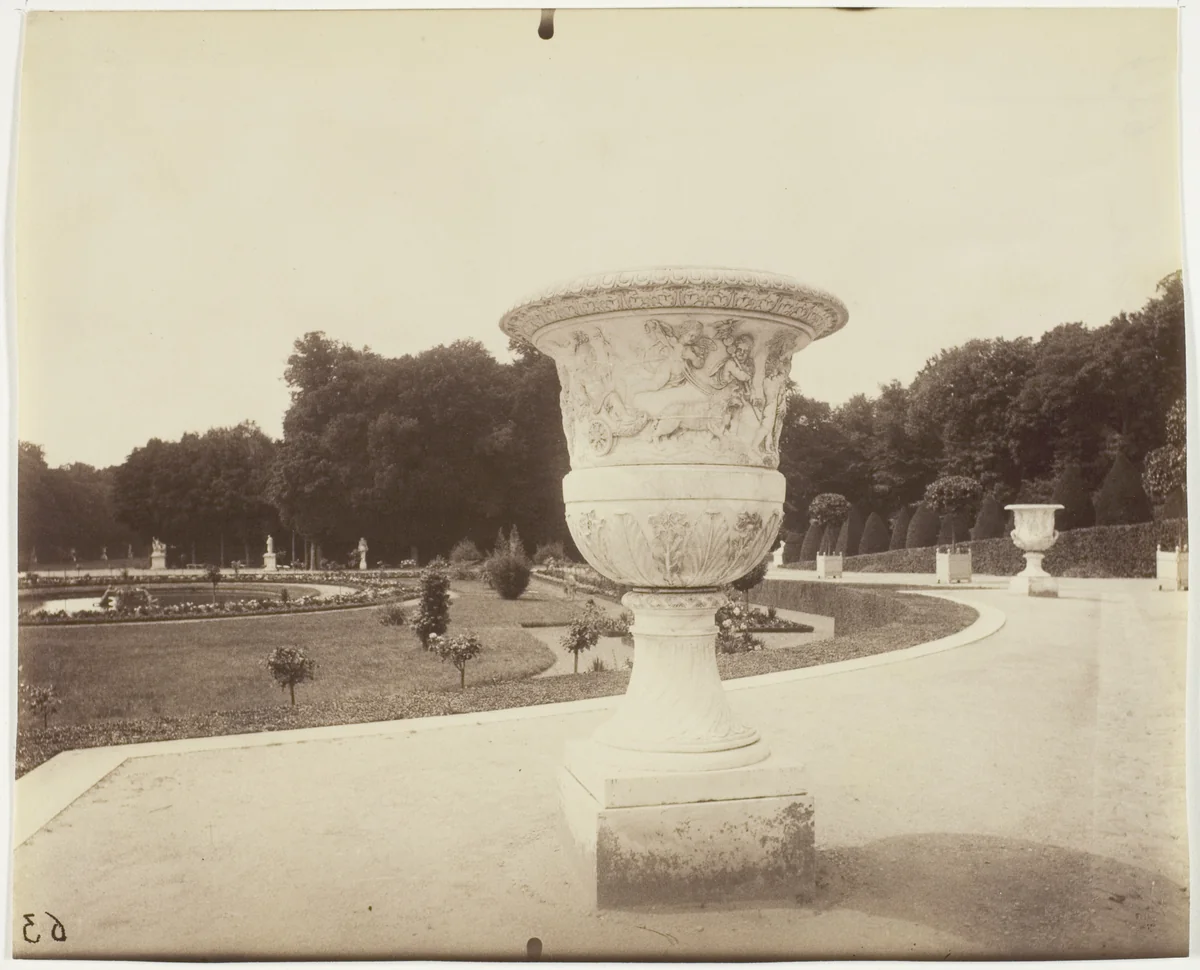 Versailles, Vase par Cornu by Jean-Eugène-Auguste Atget, photograph, 1902