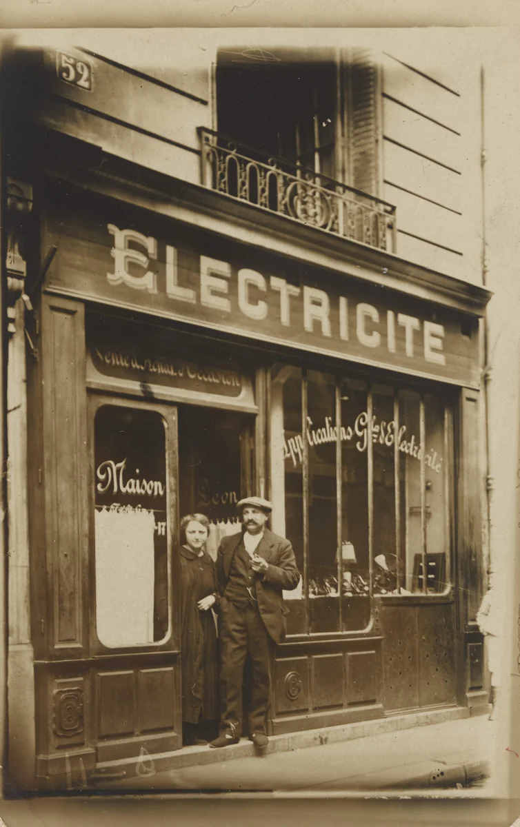 Maison Léon, Électricité, 52, rue des Dames, Paris by Unidentified Photographer, photograph, 1915