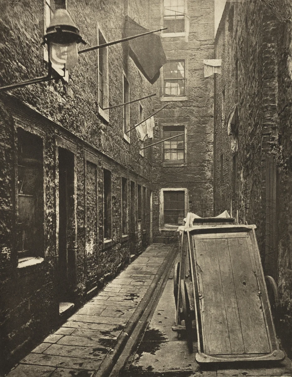 Close No. 136 Saltmarket by Thomas Annan, photograph, 1868