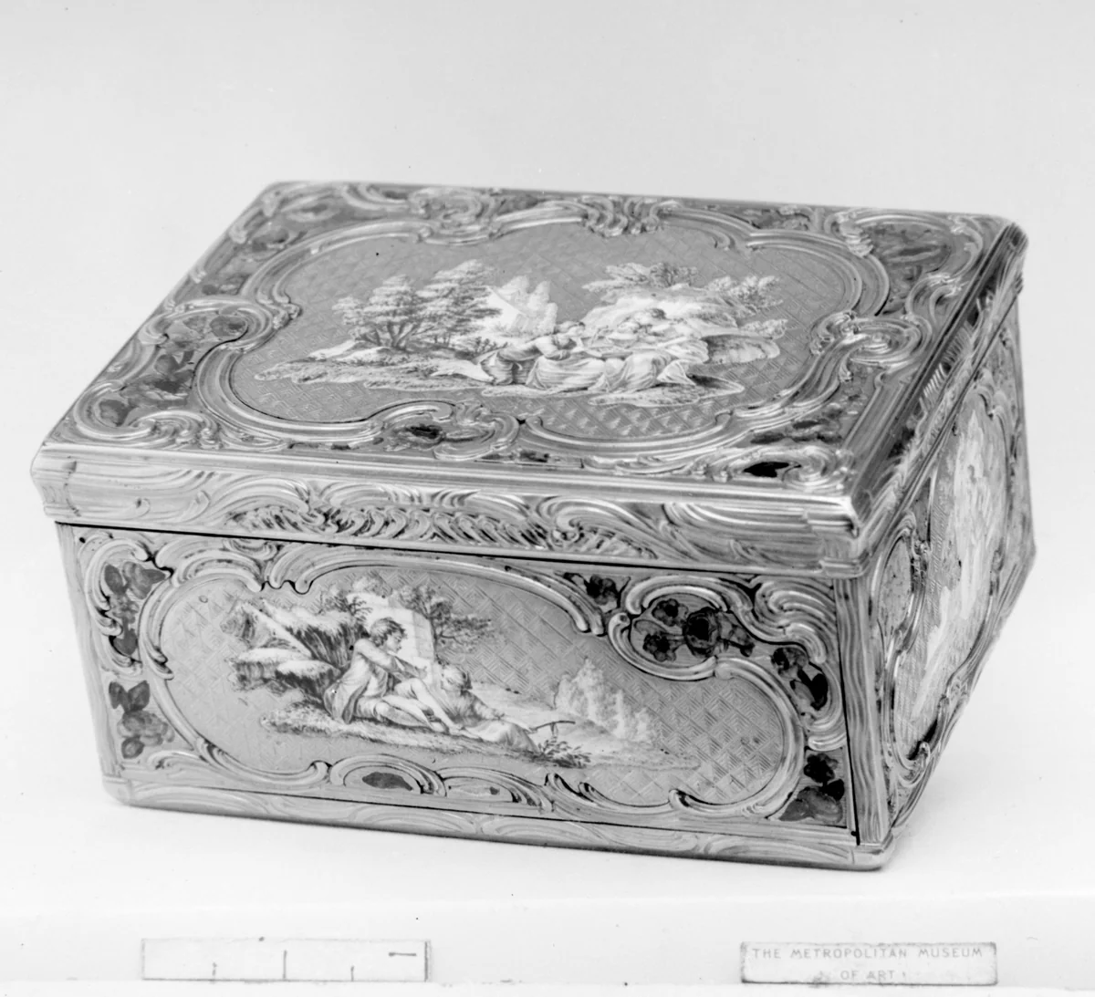 Snuffbox by Joseph Vallayer, metalwork, 1750-1751