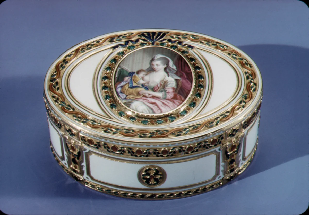 Snuffbox with miniature of a mother nursing a child by Joseph Etienne Blerzy, metalwork, 1775-1776