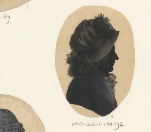 Silhouetportret van een onbekende vrouw met muts stevige rand en bloemen by anonymous, drawing, 1775-1849