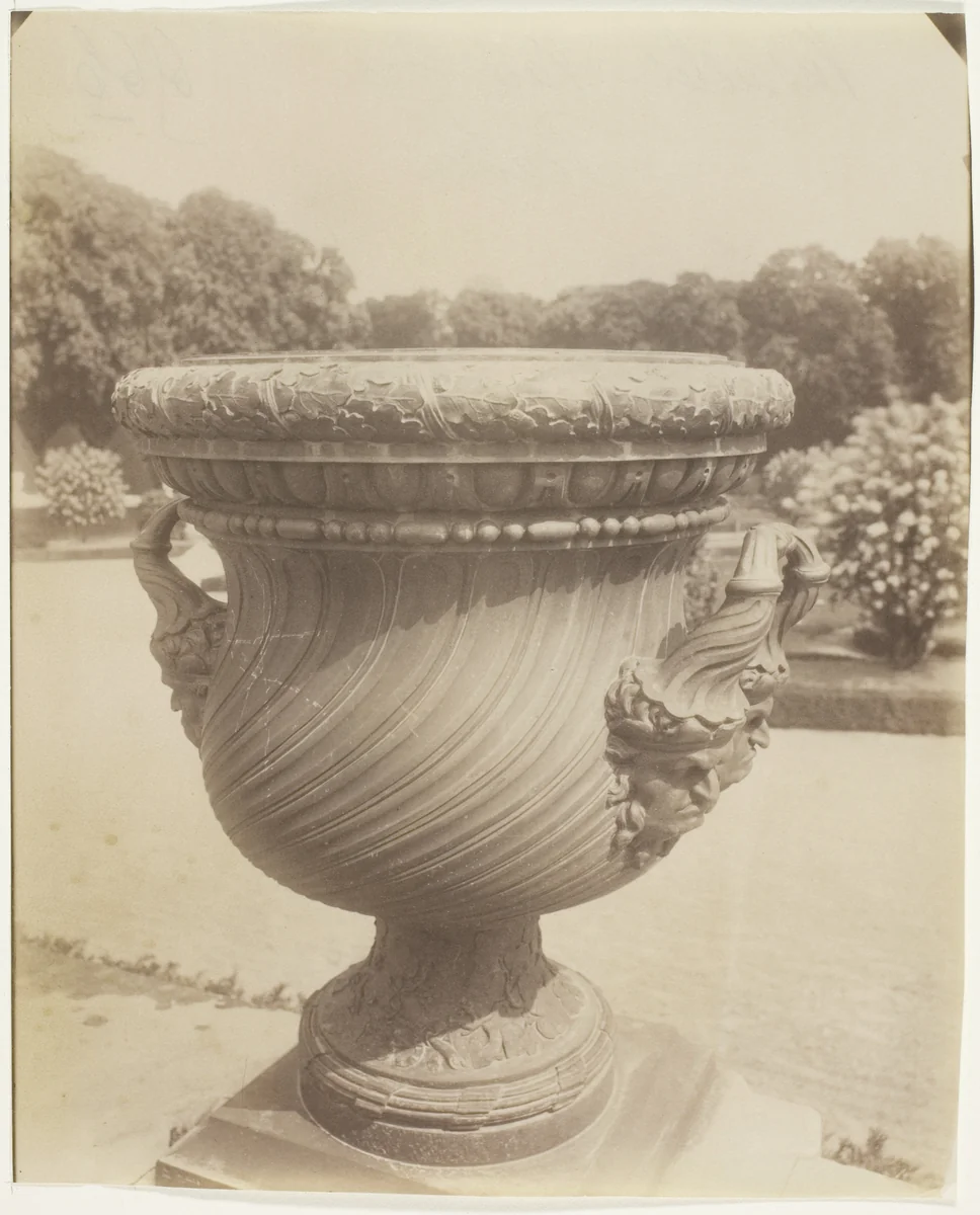 Versailles, Vase par Ballin by Jean-Eugène-Auguste Atget, photograph, 1905