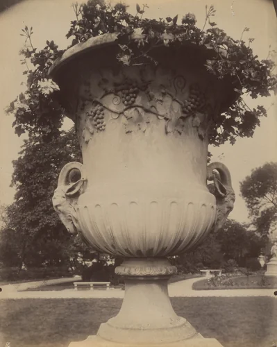 Tuileries - Vase by Eugène Atget, photograph, 1912