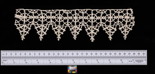 Bobbin Lace Insertion with Edging of Points by Unknown, textile, 1500-1699