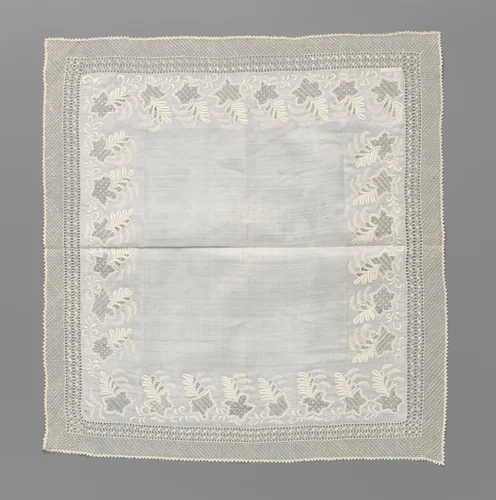 Vierkante zakdoek van batist met plumetis en een rand kantborduurwerk by anonymous, textile, 1800-1899