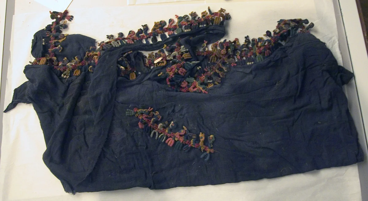 Mantle by Nazca Reportedly Coyungo, textile, -100-200