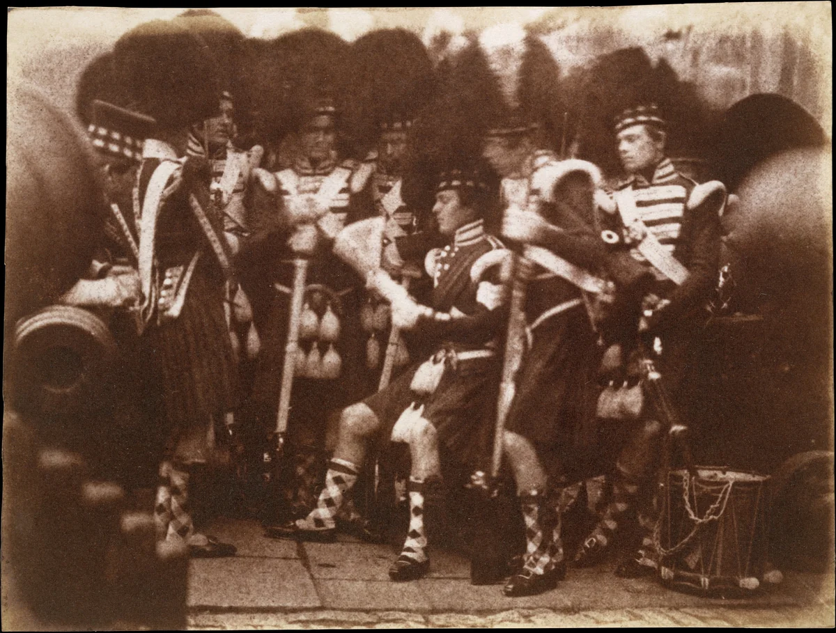 [Officer of the 92nd Gordon Highlanders Reading to the Troops, Edinburgh Castle] by Hill and Adamson, photograph, 1846