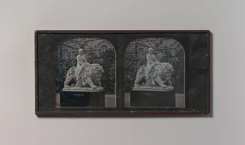 [Stereograph, Crystal Palace, John Bell's Una and the Lion] by London Stereoscopic Company, photograph, 1854-1862