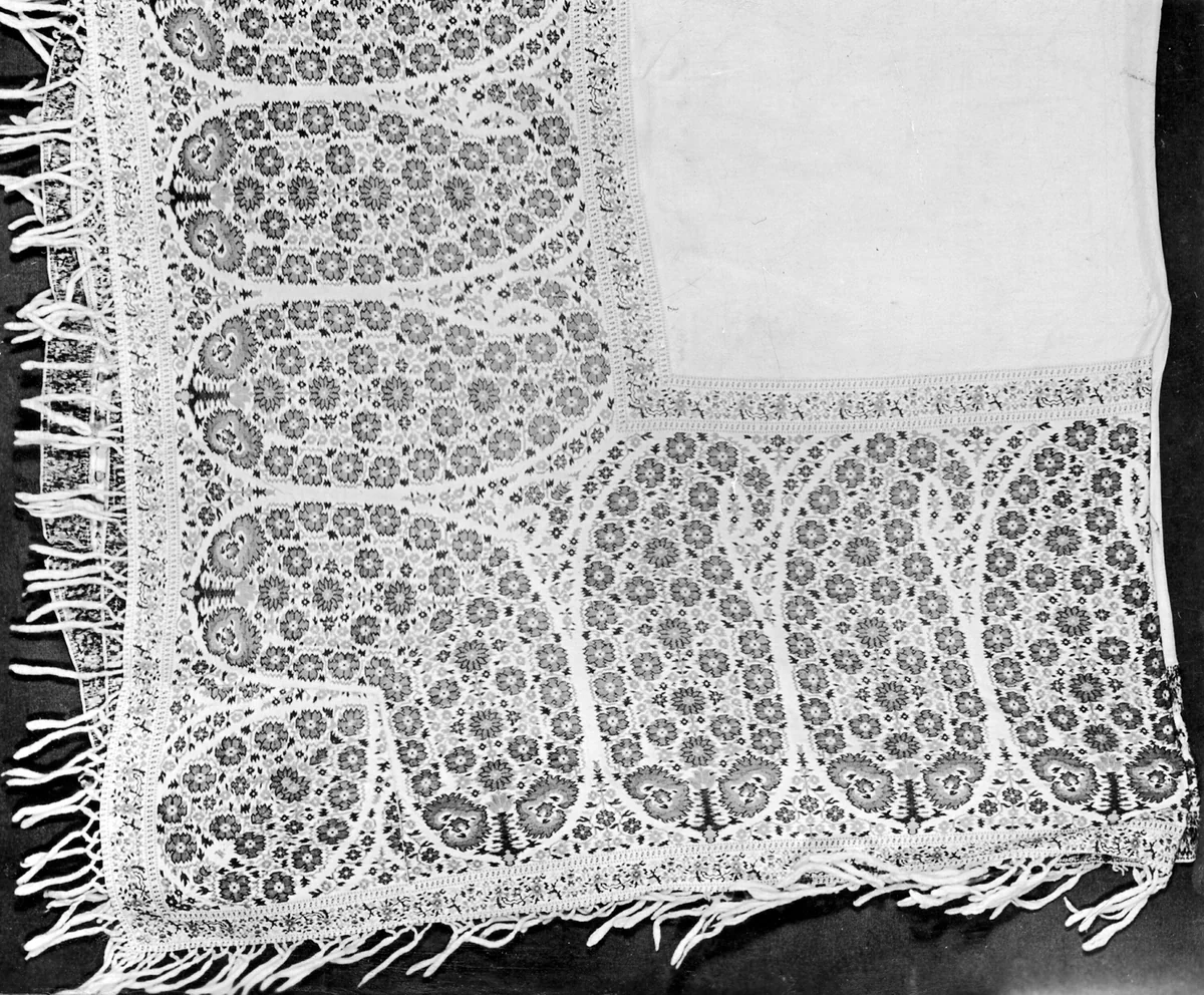 Shawl by Possibly England, Norwich, textile, 1810-1815