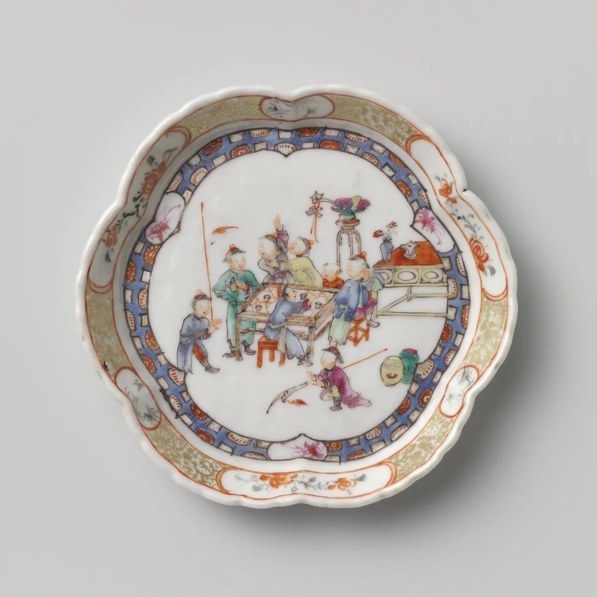 Teapot stand with men around a table, precious objects and flower sprays by anonymous, other, 1775-1799