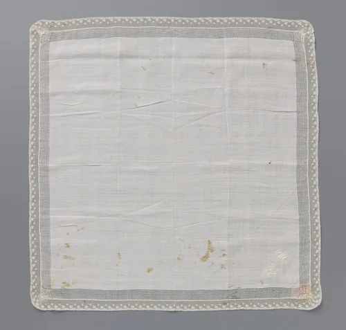 Zakdoek van batist met geborduurde initialen PS en opengewerkte zomen en rondom afgewerkt met een strook kloskant by anonymous, textile, 1800-1899