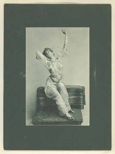 Plate 10, from Little Egypt Actresses series (T2), issued by Monopole Tobacco Works to promote Khedive Egyptian Cigarettes by Monopole Tobacco Works, print, 1902