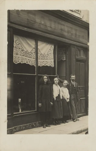 Maison Sautel - Lire, Montélimar by Unidentified Photographer, photograph, 1918