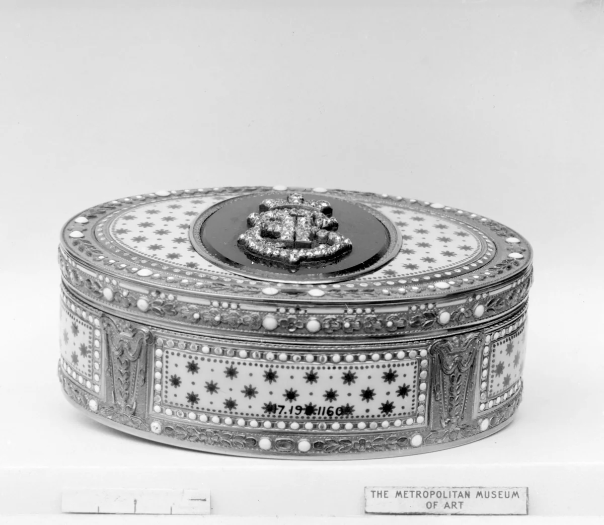 Snuffbox by Jean-Joseph Barrière, metalwork, 1782