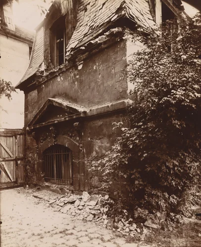 Pavillon de Julienne, ruelle des Gobelins by Eugène Atget, photograph, 1922