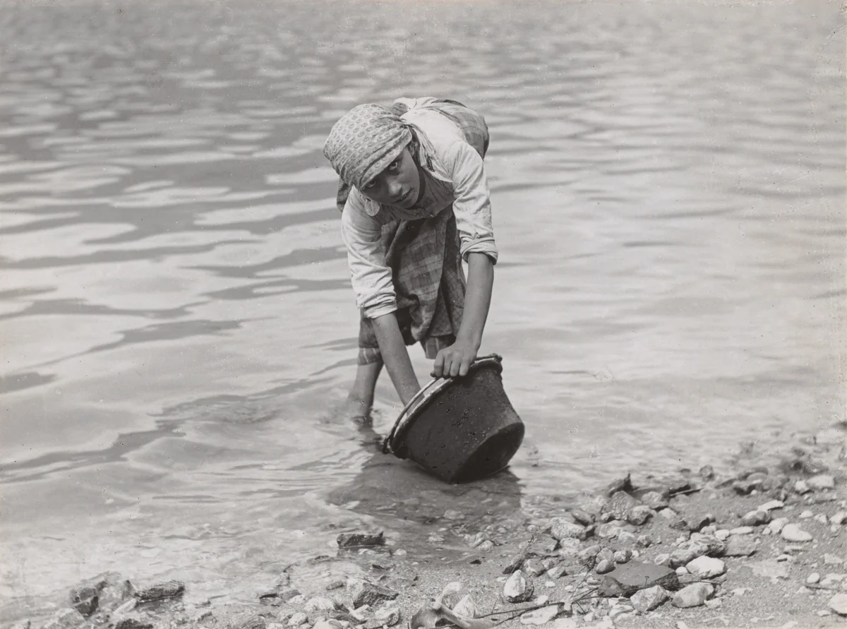 Kettle Cleaner, Lake Como by Alfred Stieglitz, photograph, 1887