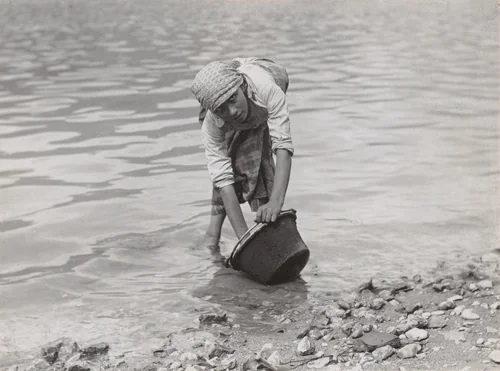 Kettle Cleaner, Lake Como by Alfred Stieglitz, photograph, 1887
