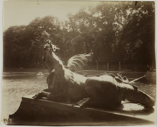 Versailles, Grand Trianon, Dragon par Hardy by Jean-Eugène-Auguste Atget, photograph, 1901