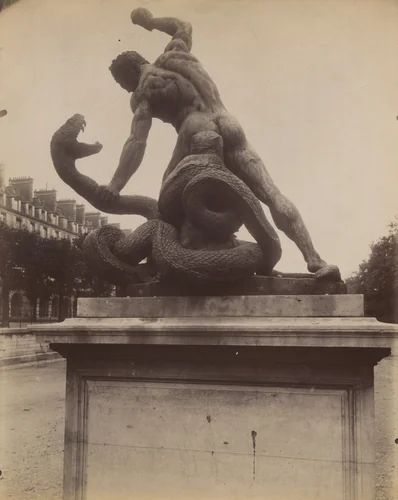Tuileries - Groupe par Bossia [?] by Eugène Atget, photograph, 1911