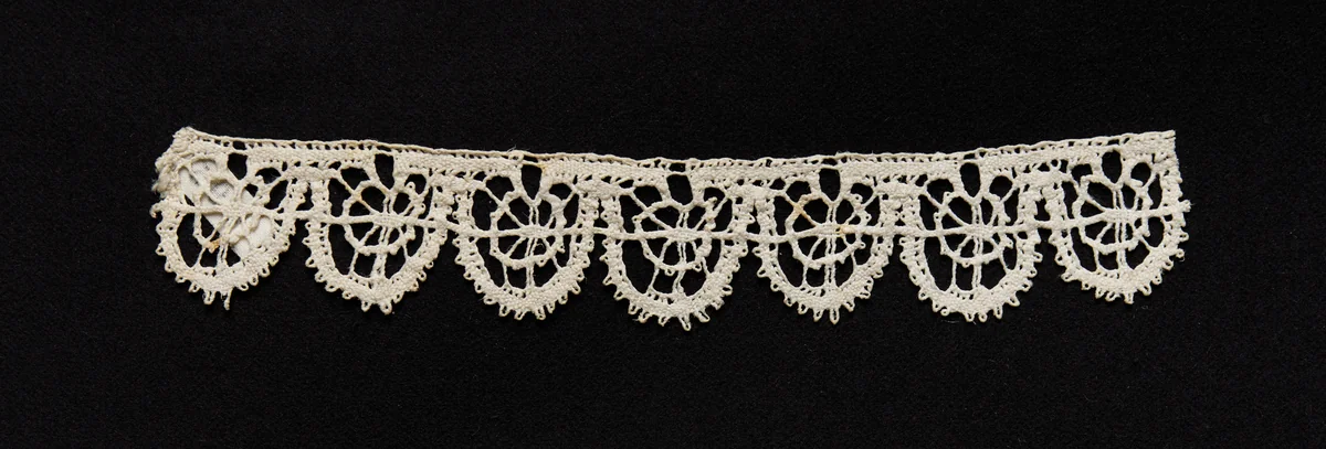 Bobbin Lace (Needlepoint Design) Edging of Round Points by Unknown, textile, 1550-1599