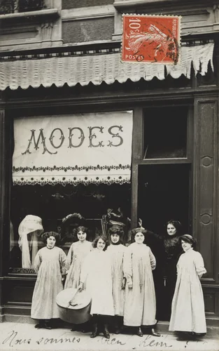 Magasin de mode, Roanne by Unidentified Photographer, photograph, 1910