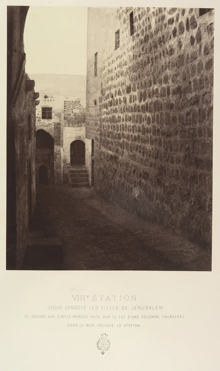 VIIIe Station. Jésus console les filles de Jérusalem. Ici encore une simple marque faite sur le fut d'une colonne encastrée dans le mur indique la station. by Louis de Clercq, photograph, 1860