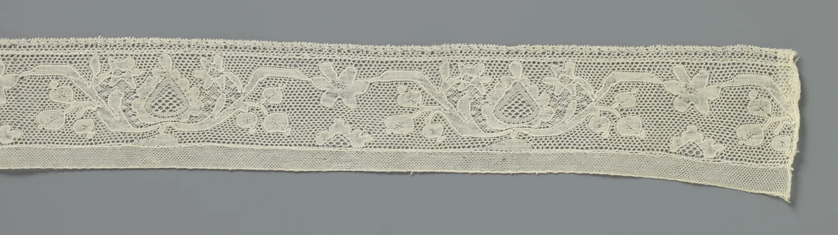 Strook kloskant met pot of schaal met dennenappel by anonymous, other, 1800-1899